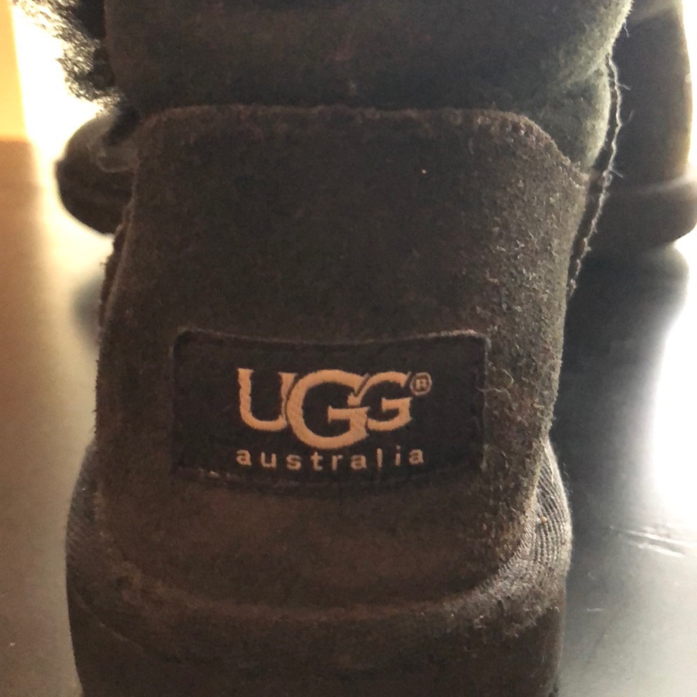 UGGS - Picture 3 of 3